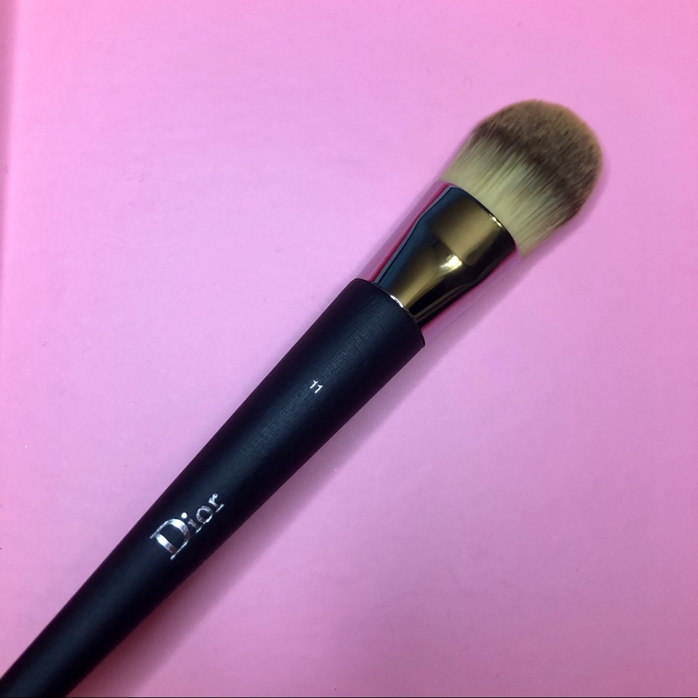 Dior - No. 11 Backstage Fluid Foundation Brush